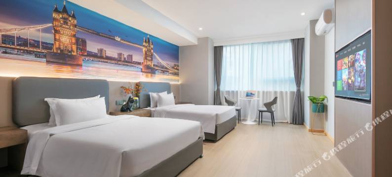 博语华庭酒店(长兴利时广场店)图片