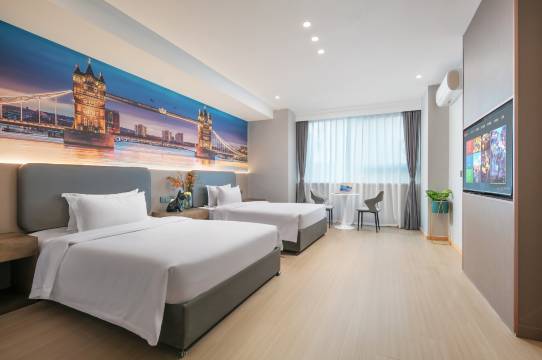 博语华庭酒店(长兴利时广场店)