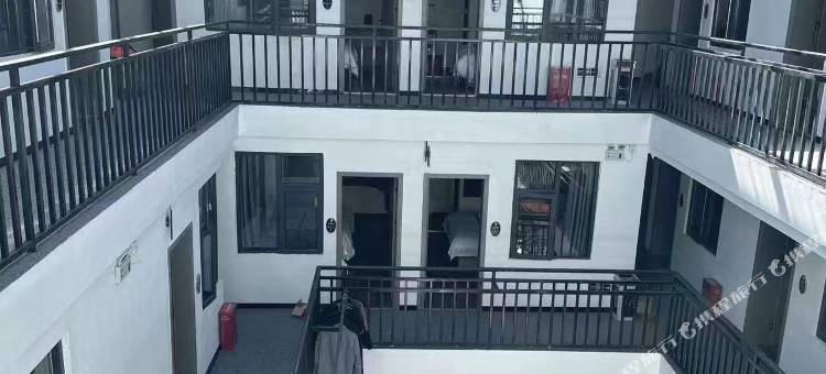 拉萨满宏影院民宿图片