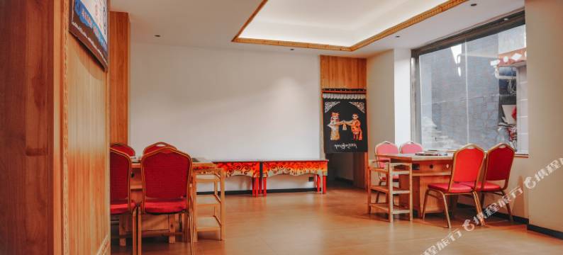 禾绒道连锁民宿(四姑娘山风情街店)图片