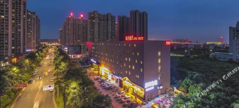 Ease House颐舍酒店(洛阳龙门高铁站兴洛湖地铁站店)图片