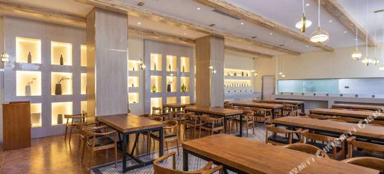 欧暇·地中海酒店(嘉峪关观礼古镇高铁南站店)图片