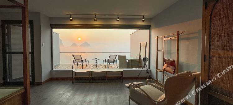 阳朔画山云舍图片