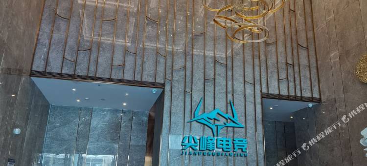尖峰·悦电竞酒店(重庆观音桥红旗河沟地铁站店)图片