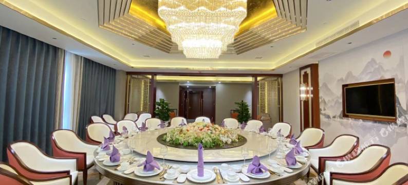 阿克苏鸿福酒店(天百时尚购物中心店)图片