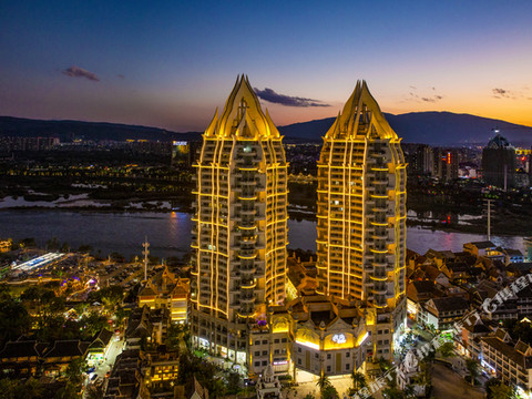 西双版纳雨沐江畔艺术酒店(告庄星光夜市店)