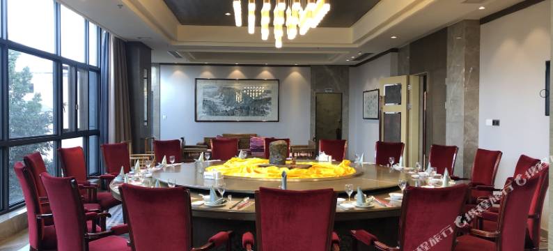 华生·温泉酒店(峨眉山高铁站店)图片
