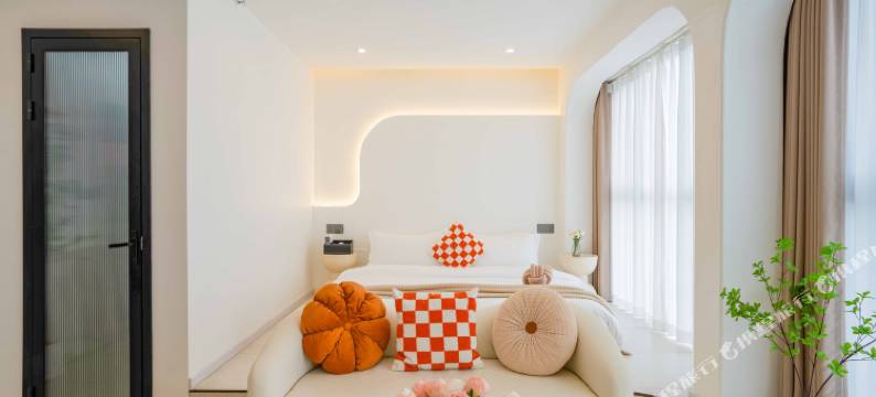 花曼·云涧影音酒店(昆明斗南花市店)图片