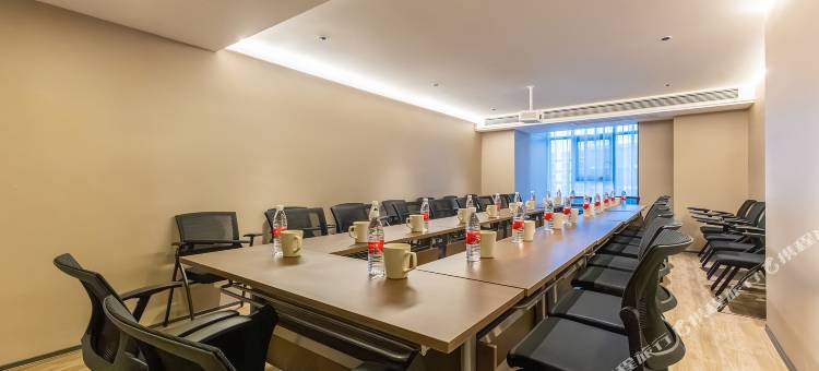 华菲酒店(贵阳龙洞堡机场砂之船奥特莱斯店)图片