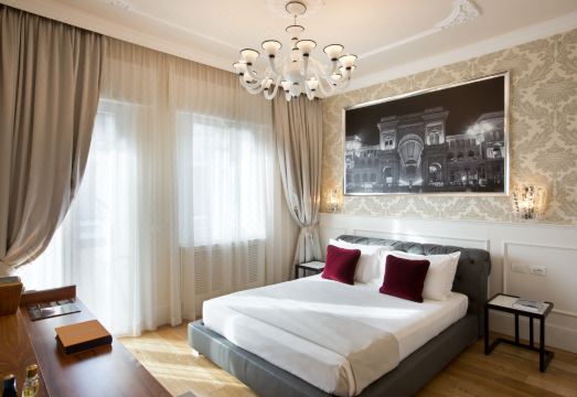 Suite Milano Duomo Hotel Overview
