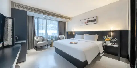 蔚藍那雲酒店(柳州銀泰城馬鞍山公園店)