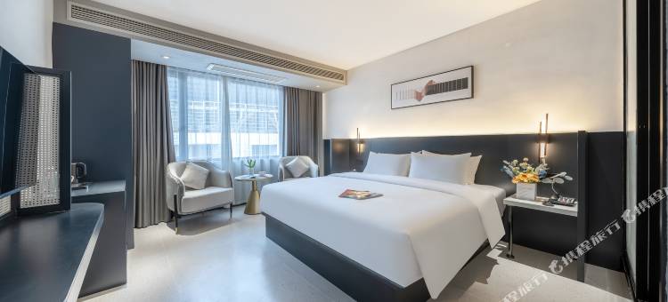 蔚蓝那云酒店(柳州银泰城马鞍山公园店)图片