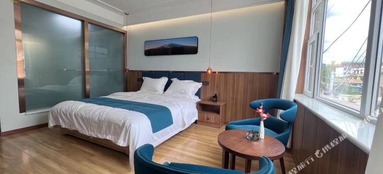 久治察央酒店图片