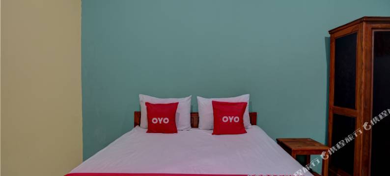 Hotel O 沙哈巴特伊斯兰旅馆靠近普拉萨电信巴威安(Hotel O Sahabat Syariah Near Plasa Telkom Bawean)图片