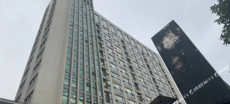 际庭青年旅舍(上海五角场合生汇翔殷路地铁站店)图片