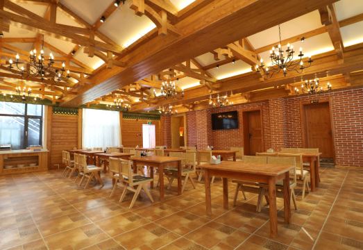 Jifeng International Hotel (Manzhouli Zhongsu Pedestrian Street) Hotel Overview