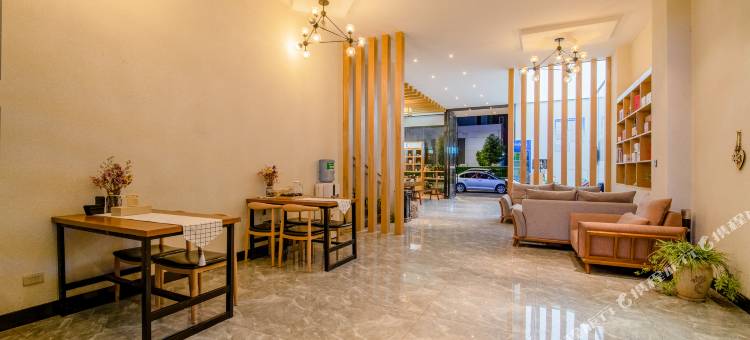 旅途精选酒店(曲靖小坡收费站店)图片