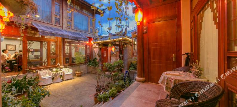 丽江束河萤火虫客栈图片