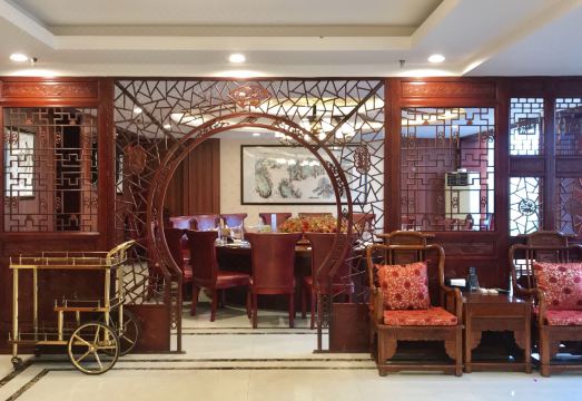 Holiday International Hotel Hotel Overview