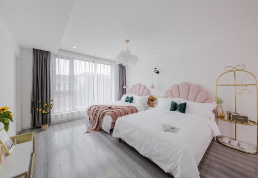 Shanghai Love at first sightHotel Overview