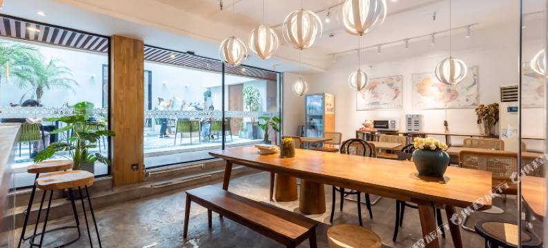 登巴客栈(上海长寿路店)图片