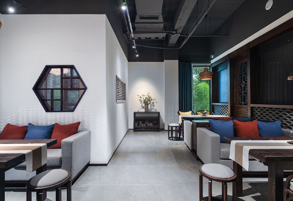 QIANNA HOTEL(Xinmi City Zhongqiang Guangnian)Hotel Overview