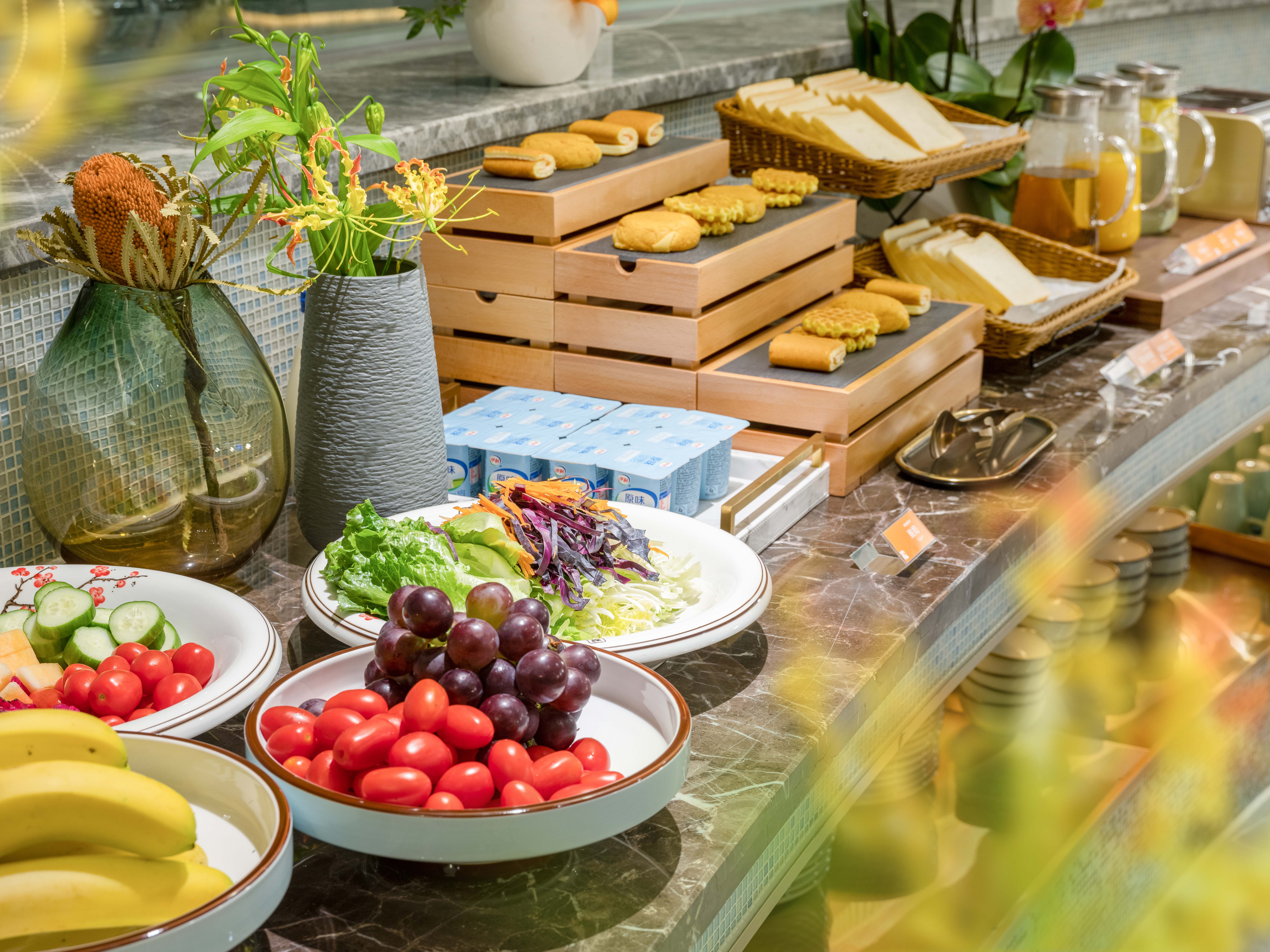 Orange Hotel Shenzhen Longhua subway stationOver view