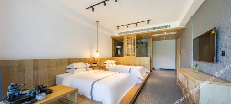 张家界溪涧良舍度假民宿(武陵源标志门国家森林公园店)图片