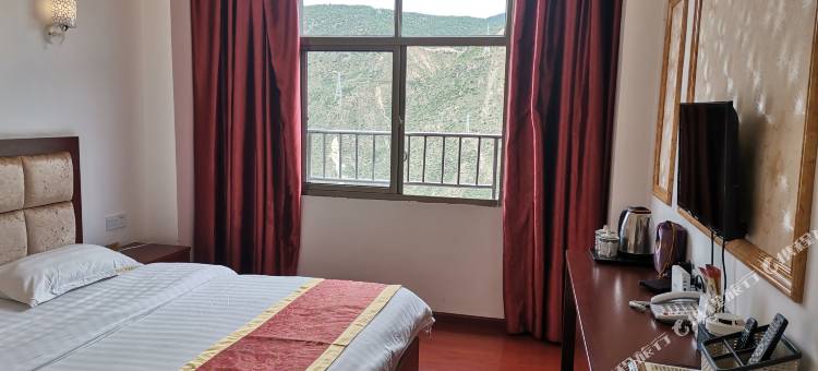 乡城卓美亚商务酒店图片