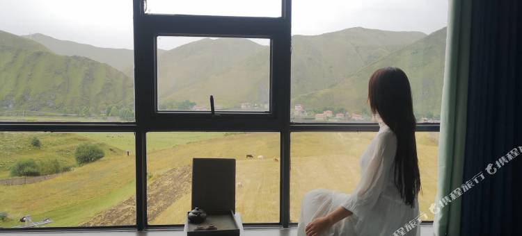 花美时酒店(康定新都桥店)图片