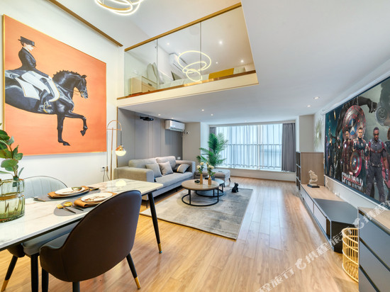 杭州铂曼LOFT影院公寓(龙湖滨江天街店)