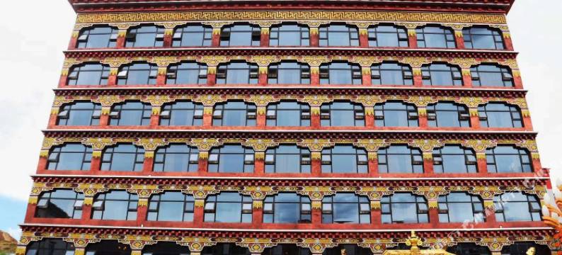 丁青岭·格萨大酒店图片