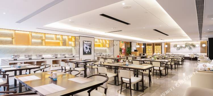 丽呈朗誉酒店(茂名信宜教育城流云阁观光塔店)图片