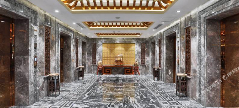 王朝圣地温泉酒店(长白山北景区集散中心店)图片