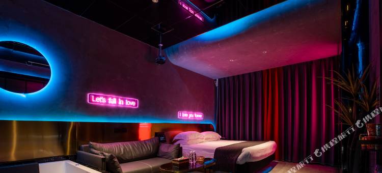 郴州谜图私定酒店(北湖公园步步高新天地店)图片