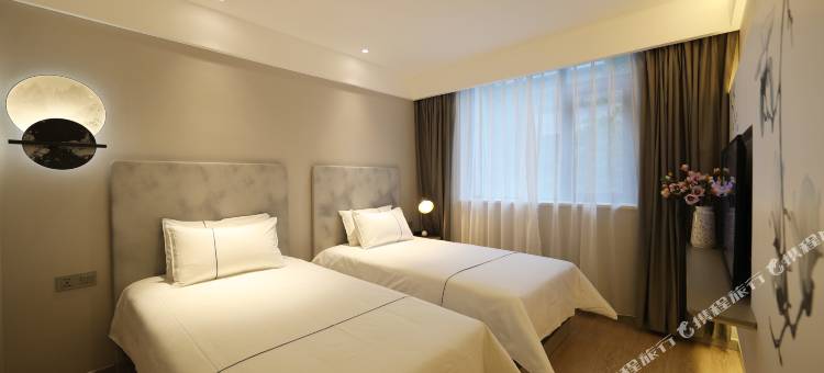 白玉兰酒店(栾川长春路十字街店)图片