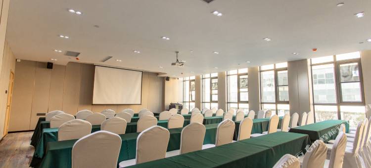 仟那千寻酒店(郑州新密大学南路曲梁服装工业园区店)图片