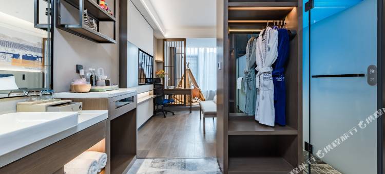 景岸逸林酒店(临沧佤山凤城高铁站店)图片