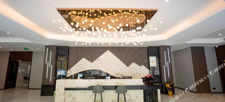 雪山景城酒店(康定中学店)图片