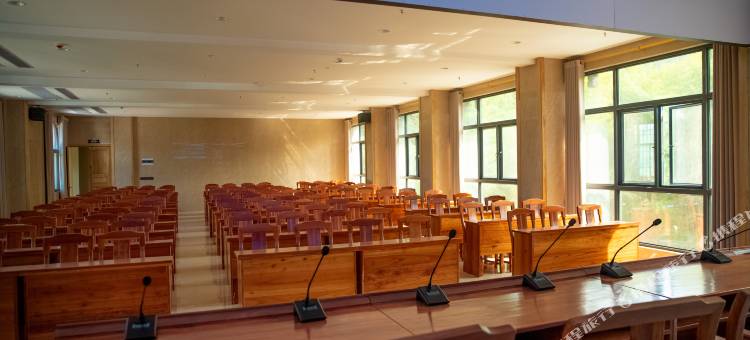 龟龙岛森林康养避暑山庄图片