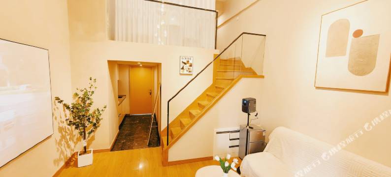 云上·美宿loft影音公寓(南昌西站礼庄山地铁站店)图片