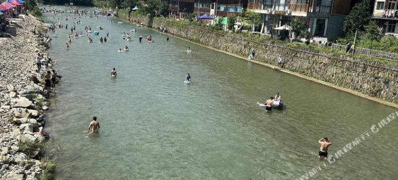 小丹江苗寨夏悦美宿图片