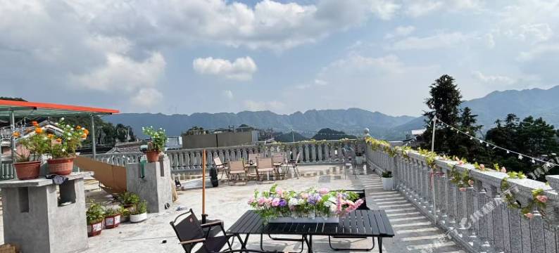 良栖山院民宿(乌蒙大草原店)图片