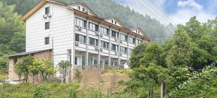 重庆霖霏山庄(四面山水口寺店)图片