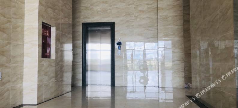 若尔盖宝盈大酒店图片