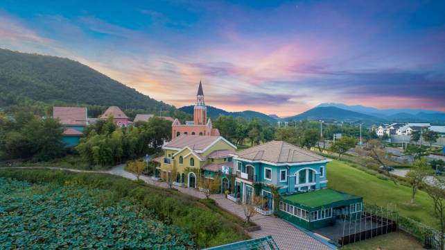 花谷奇缘荷棠民宿(茅山东方盐湖城店)
