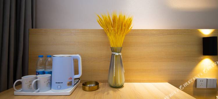 TRIPLE纯泊欢丽酒店(都江堰景区南桥店)图片