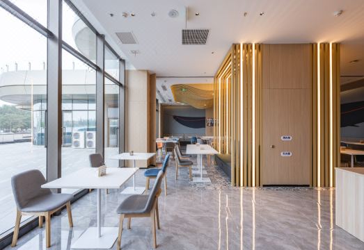 Holiday Inn Express Huludao Seaview, an IHG Hotel Hotel Overview