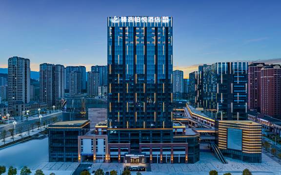 达州臻选铂悦酒店(四川文理学院莲花湖校区店)