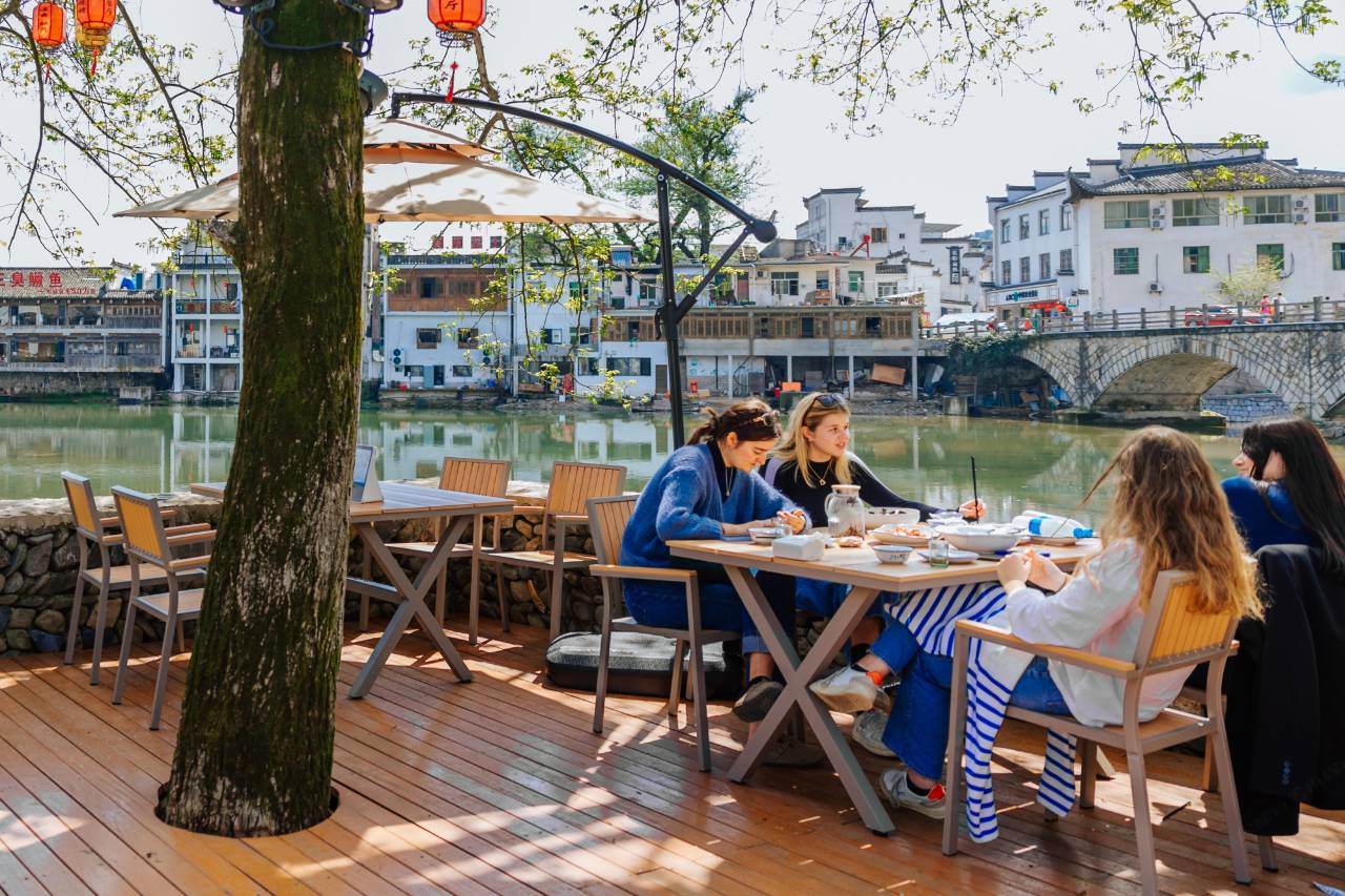 宏村溪云映月·度假精选智能高端设计师民宿图片